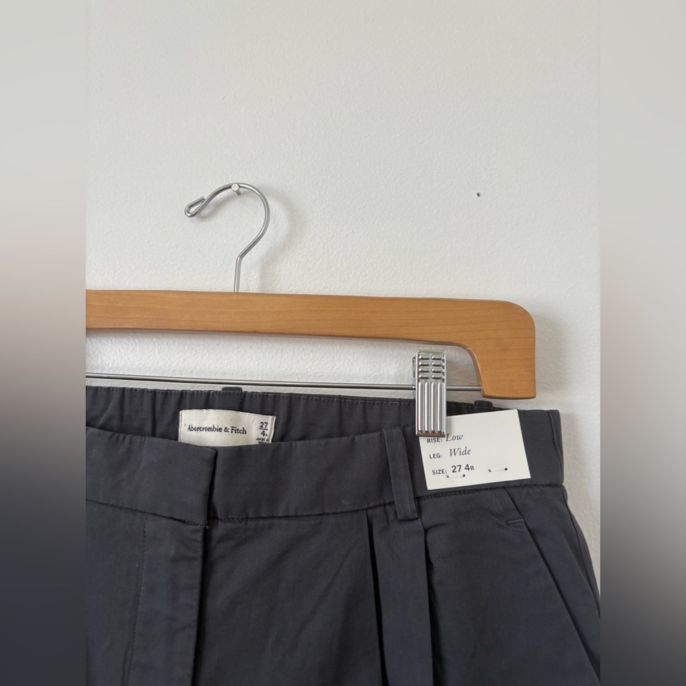 Abercrombie & Fitch Sloane Low Rise Tailored Twill Pant – Dark Grey - Picture 3 of 5